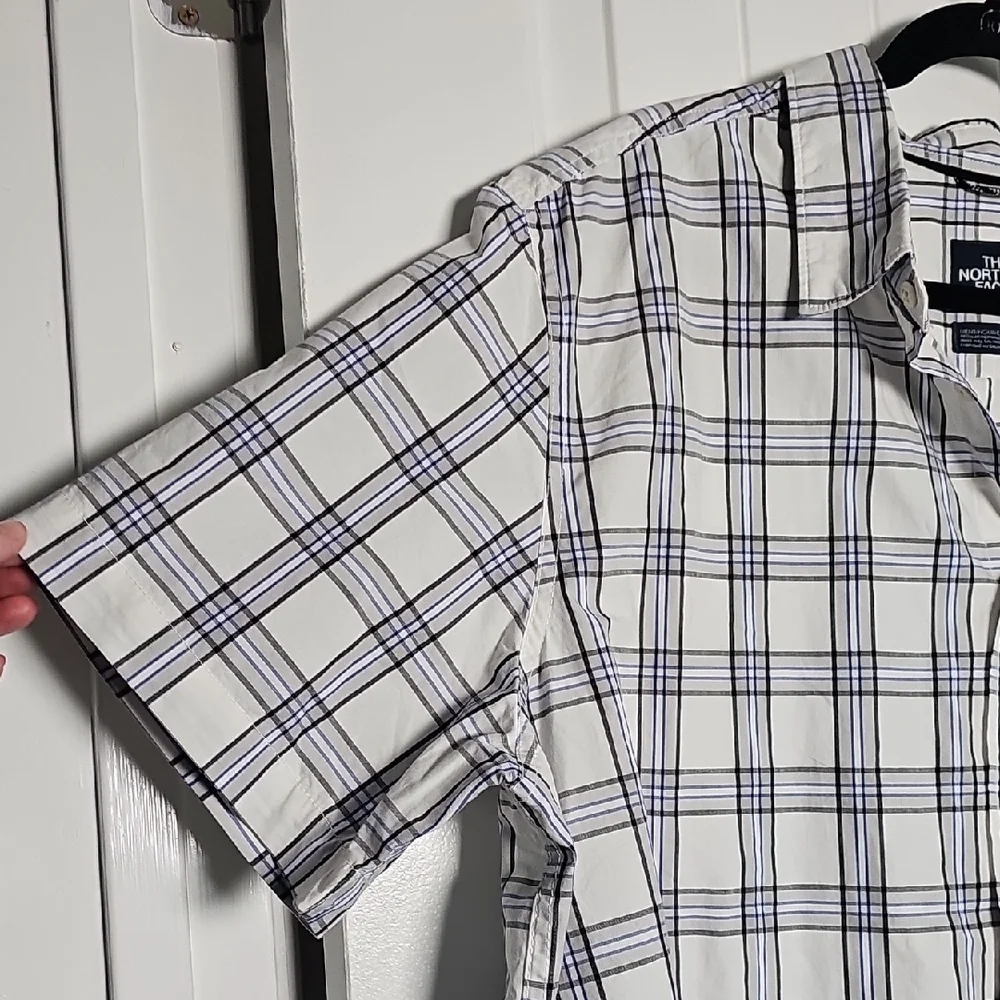 North Face XXL Casual White and Blue Button Down Shirt